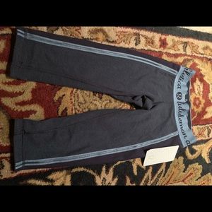 Lululemon Inner Essence Crop NWT